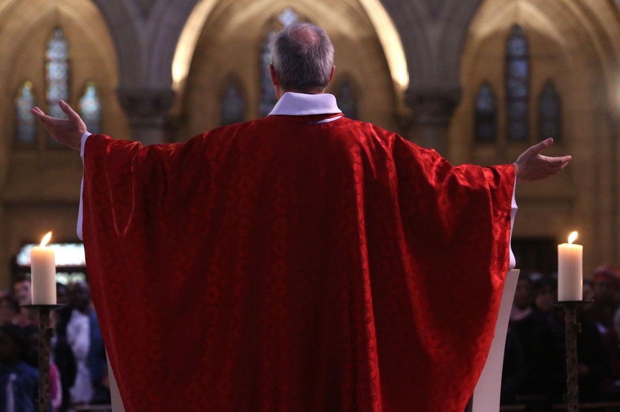 Investigație: Peste 200.000 de copii au fost abuzați sexual de preoți catolici francezi din 1950 și până astăzi