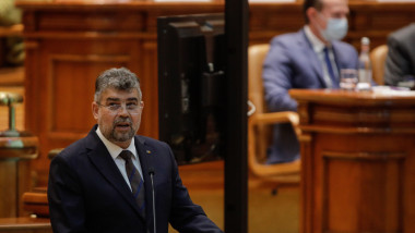 Marcel Ciolacu vorbește în plenul Parlamentului.