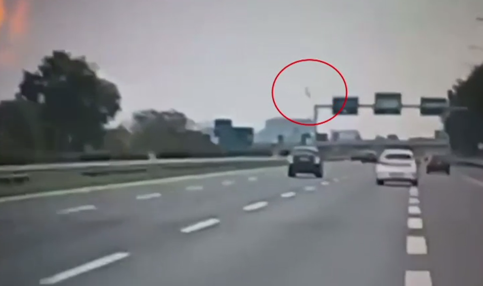 Primele imagini cu prăbușirea avionului la Milano. În accident și-au pierdut viața miliardarul Dan Petrescu, familia și câțiva prieteni