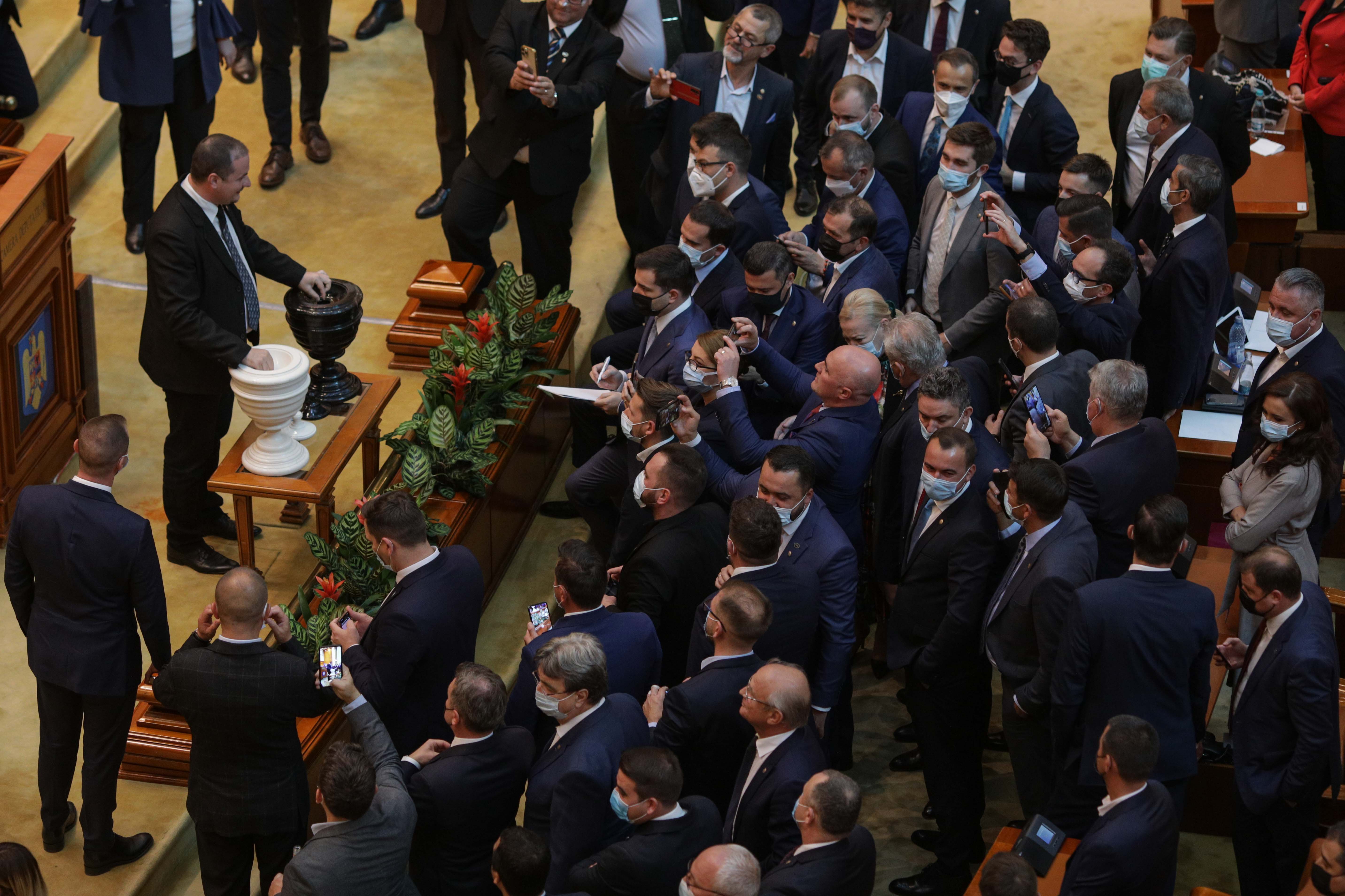 Demiterea Guvernului Cîțu, în presa străină: „Va urma o lungă perioadă de instabilitate pe fondul agravării crizei sanitare”