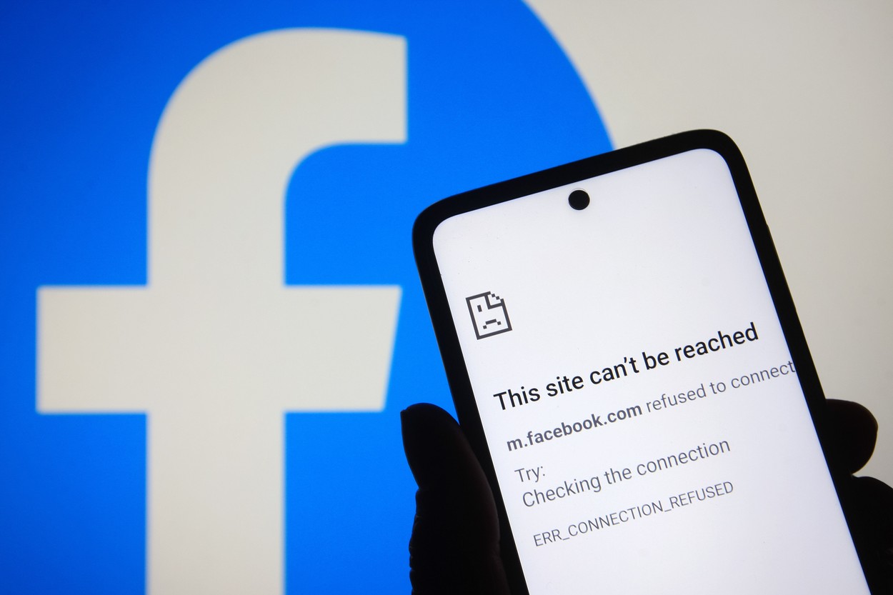 De ce a căzut Facebook: Inginerii au deconectat involuntar serverele, spune compania