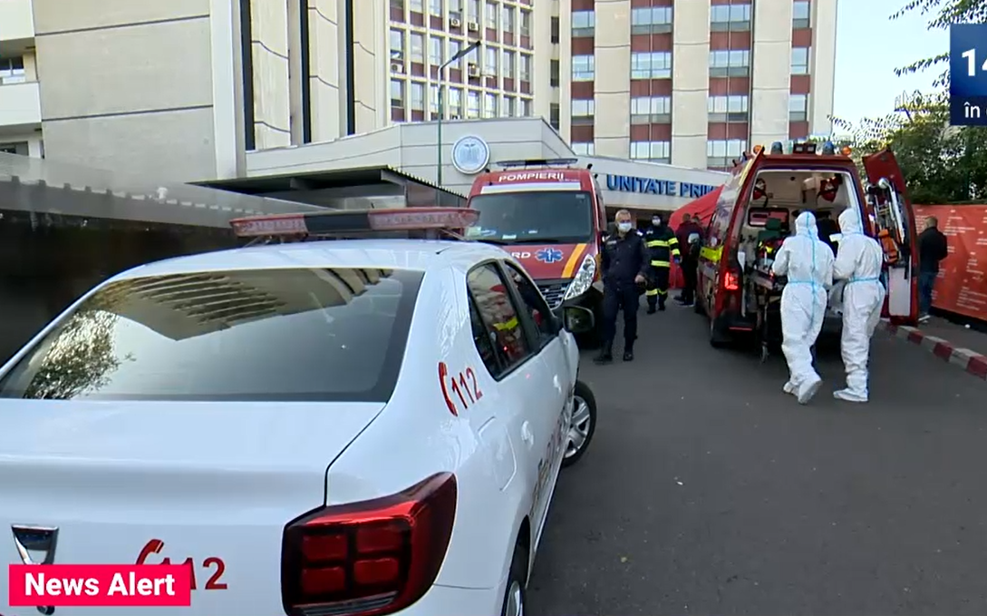 VIDEO Coadă de ambulanțe în fața spitalelor, după ziua cu record absolut de cazuri COVID