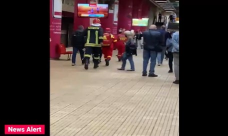 VIDEO.  O femeie a căzut pe șine, în fața metroului, la Piața Unirii. Circulația a fost reluată