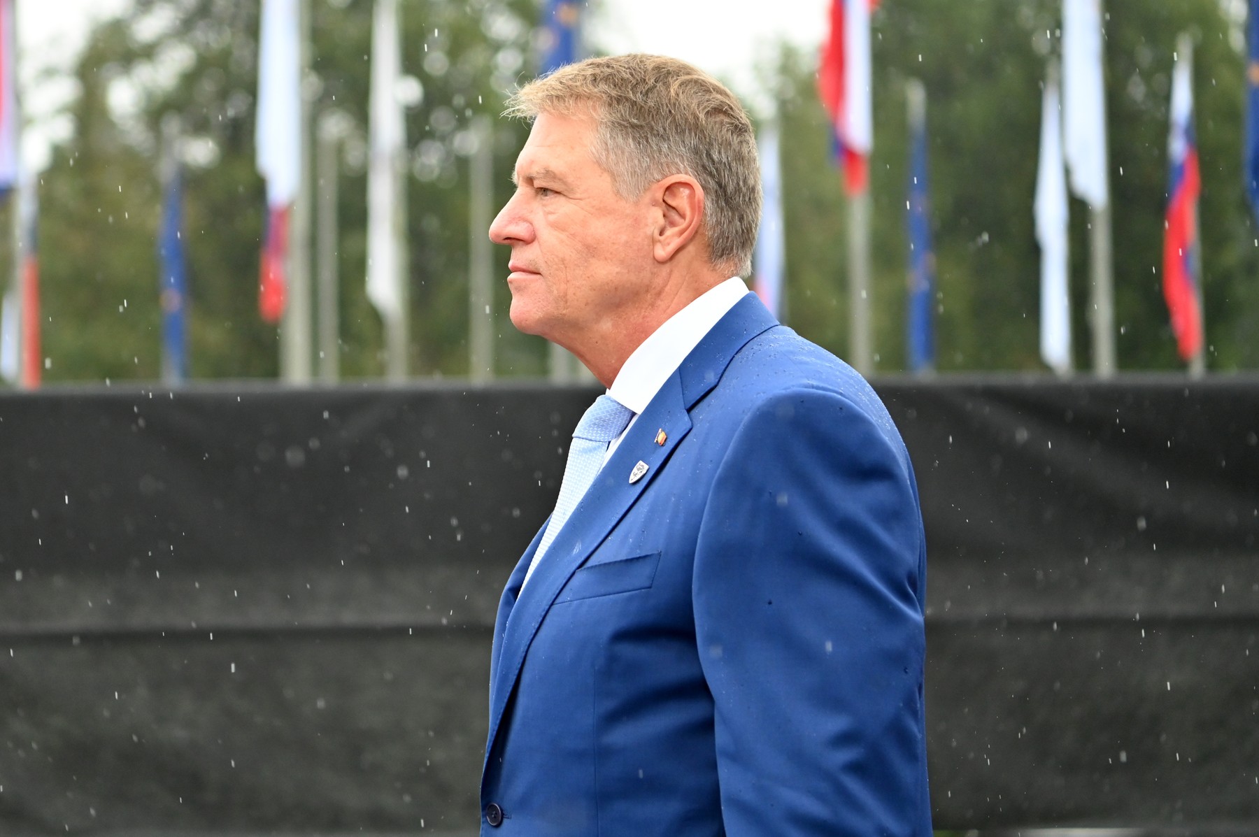 Klaus Iohannis pleacă la Bruxelles la reuniunea Consiliului European. Prețurile la energie și criza COVID-19, pe agenda discuțiilor