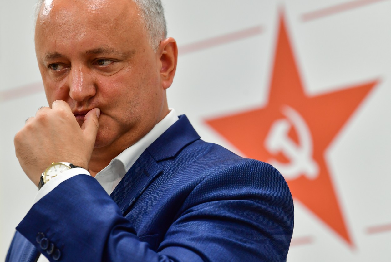 Igor Dodon are interdicție de a părăsi R. Moldova încă 60 de zile. Autoritățile se tem că el ar putea fugi în Rusia