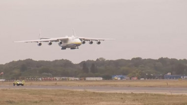 Cel mai mare avion cargo din lume, Antonov AN-225 Mriya, a aterizat la București