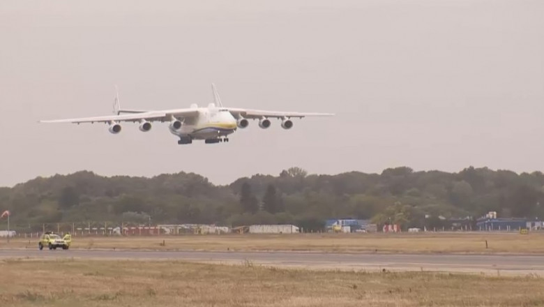 Cel mai mare avion cargo din lume, Antonov AN-225 Mriya, a aterizat la București