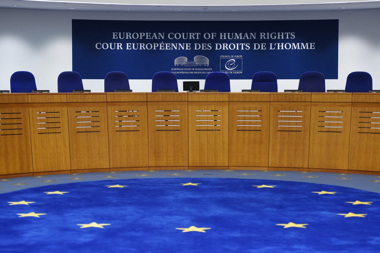 CEDO a declarat „inadmisibile” 18.000 de plângeri împotriva permisului sanitar în Franţa