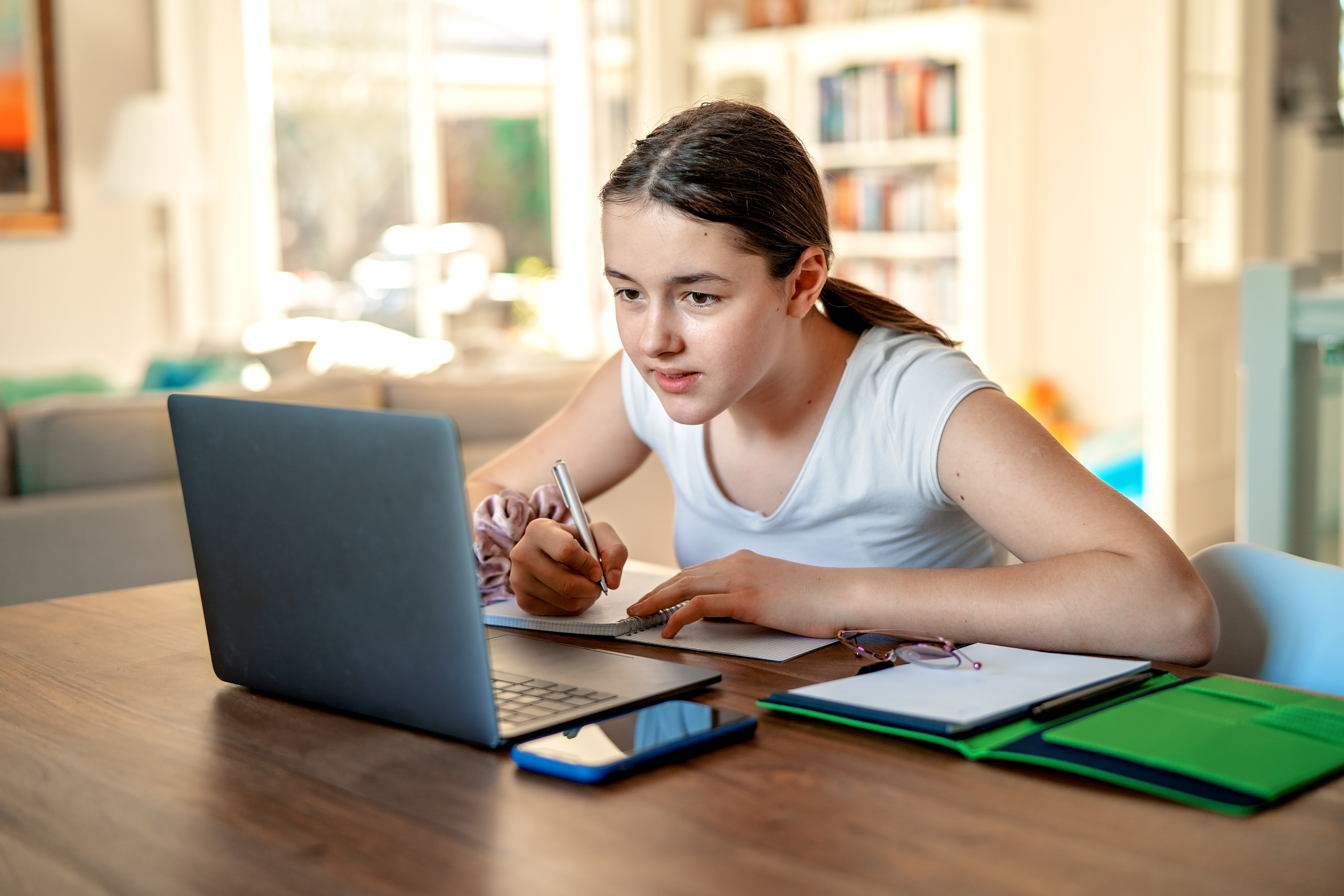 Cursurile cu prezență fizică sunt suspendate în 15 școli din București, din cauza cazurilor de COVID