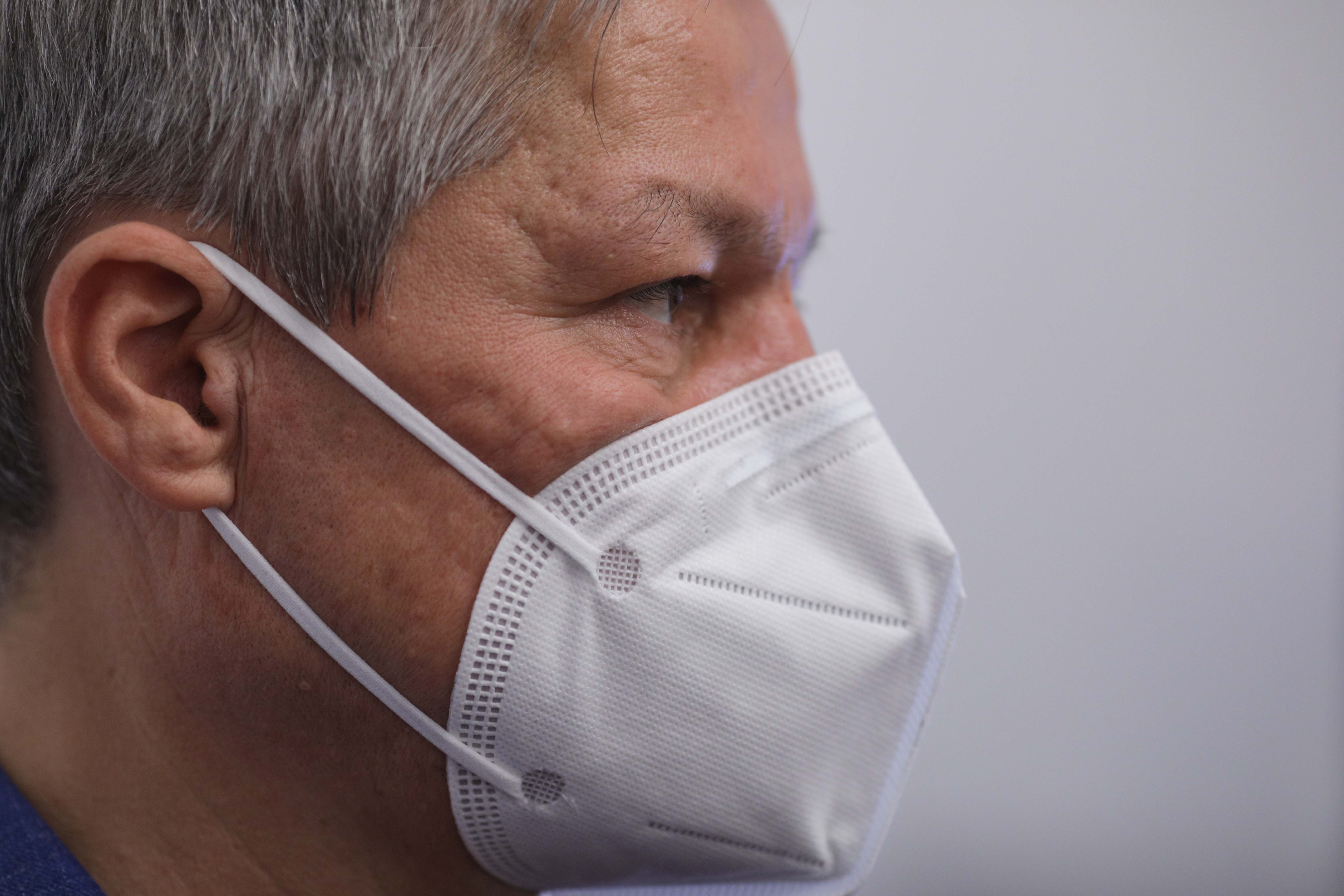 Dacian Cioloş le cere parlamentarilor „să treacă peste orgolii politice” şi să voteze guvernul USR