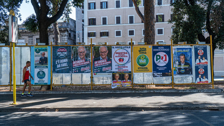 Afișe electorale în campania pentru alegerile locale.