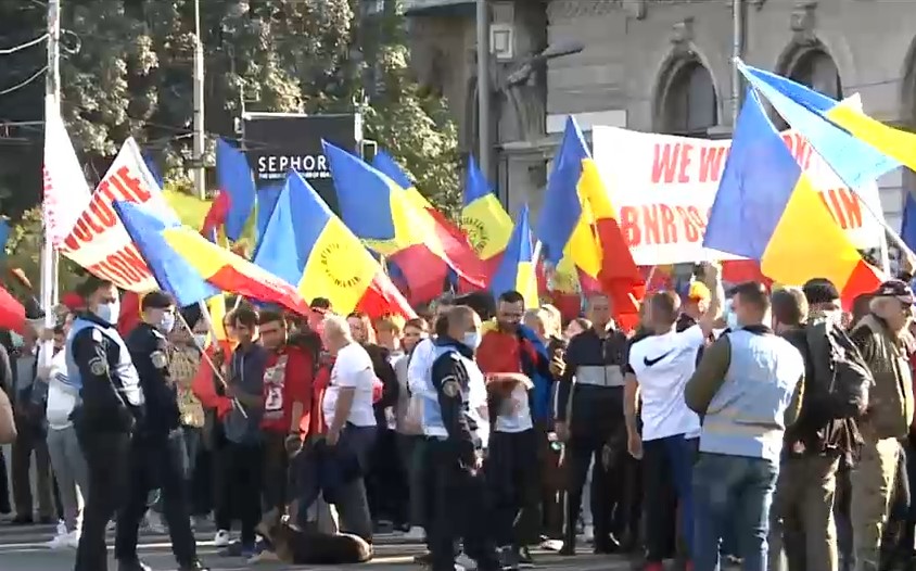Zeci de amenzi au fost date după protestul antivacciniștilor de sâmbătă seara din București