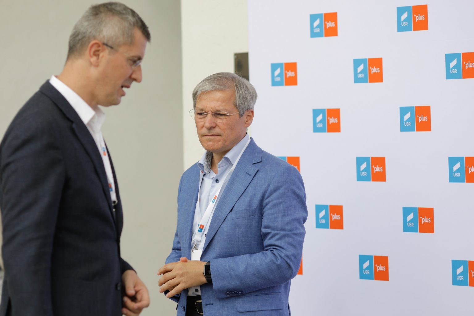 Surse: USR PLUS a decis să se numească doar USR. Susținătorii lui Barna sunt nemulțumiți de alegerea lui Cioloș ca președinte
