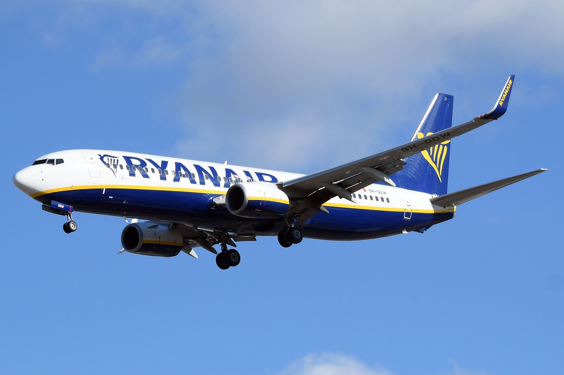 La un pas de o tragedie: Un avion Ryanair a aterizat la Manchester cu combustibil rămas în rezervoare pentru doar 6 minute de zbor