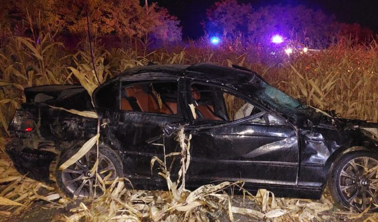 Trei tineri au murit după ce mașina lor s-a rostogolit pe un câmp de porumb. Al patrulea pasager a scăpat doar cu o fractură