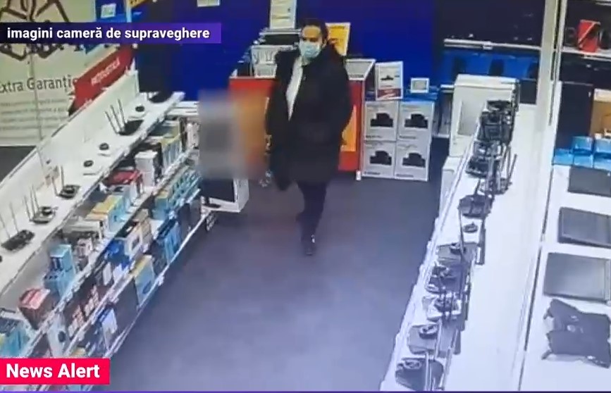 VIDEO. Piromană ridicată de poliție, după ce a încercat să incendieze un magazin din București