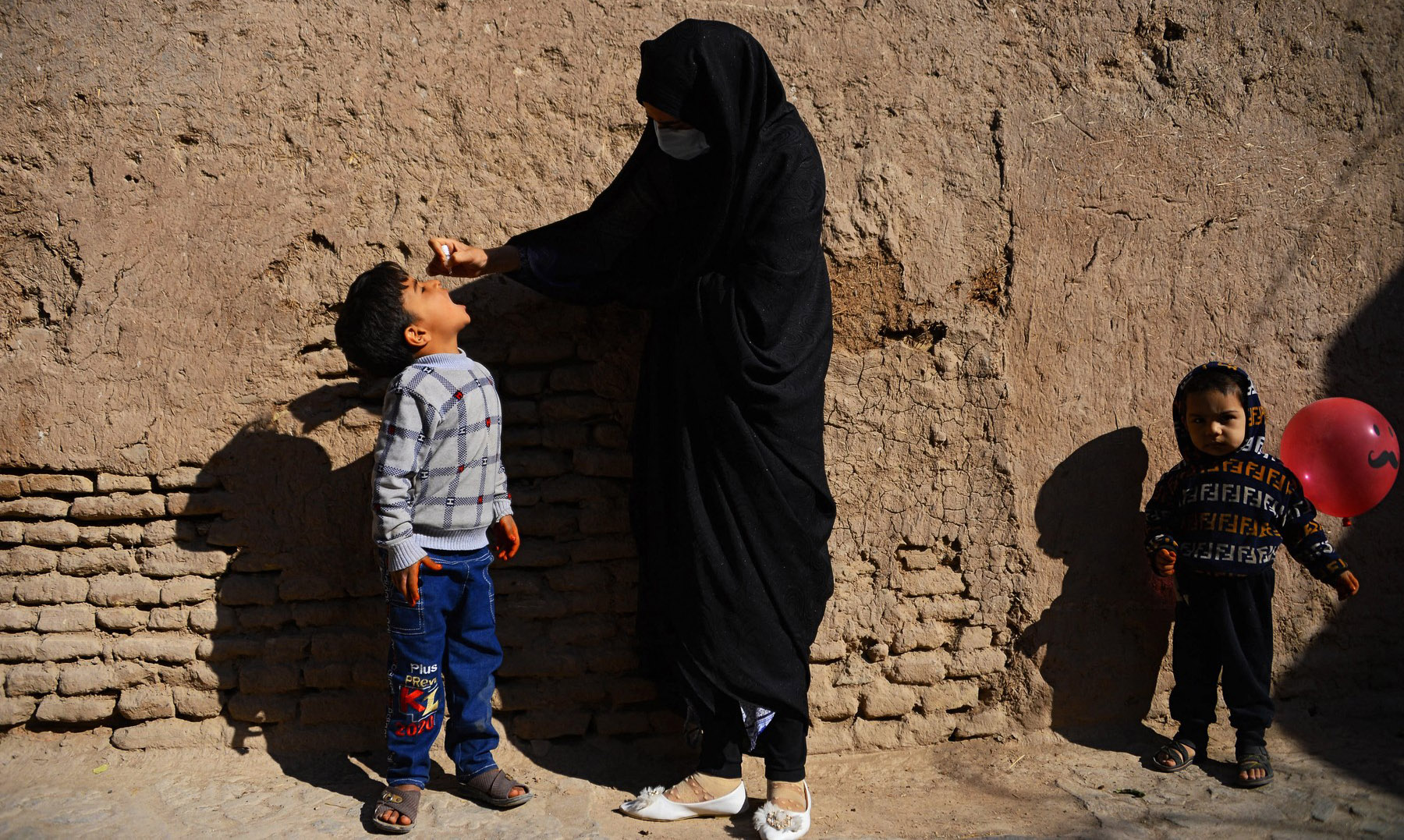 Talibanii sunt de acord cu reluarea campaniei de vaccinare împotriva poliomielitei în Afganistan