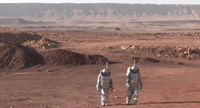 Într-un crater din Israel, șase oameni trăiesc ca și când ar fi pe Marte