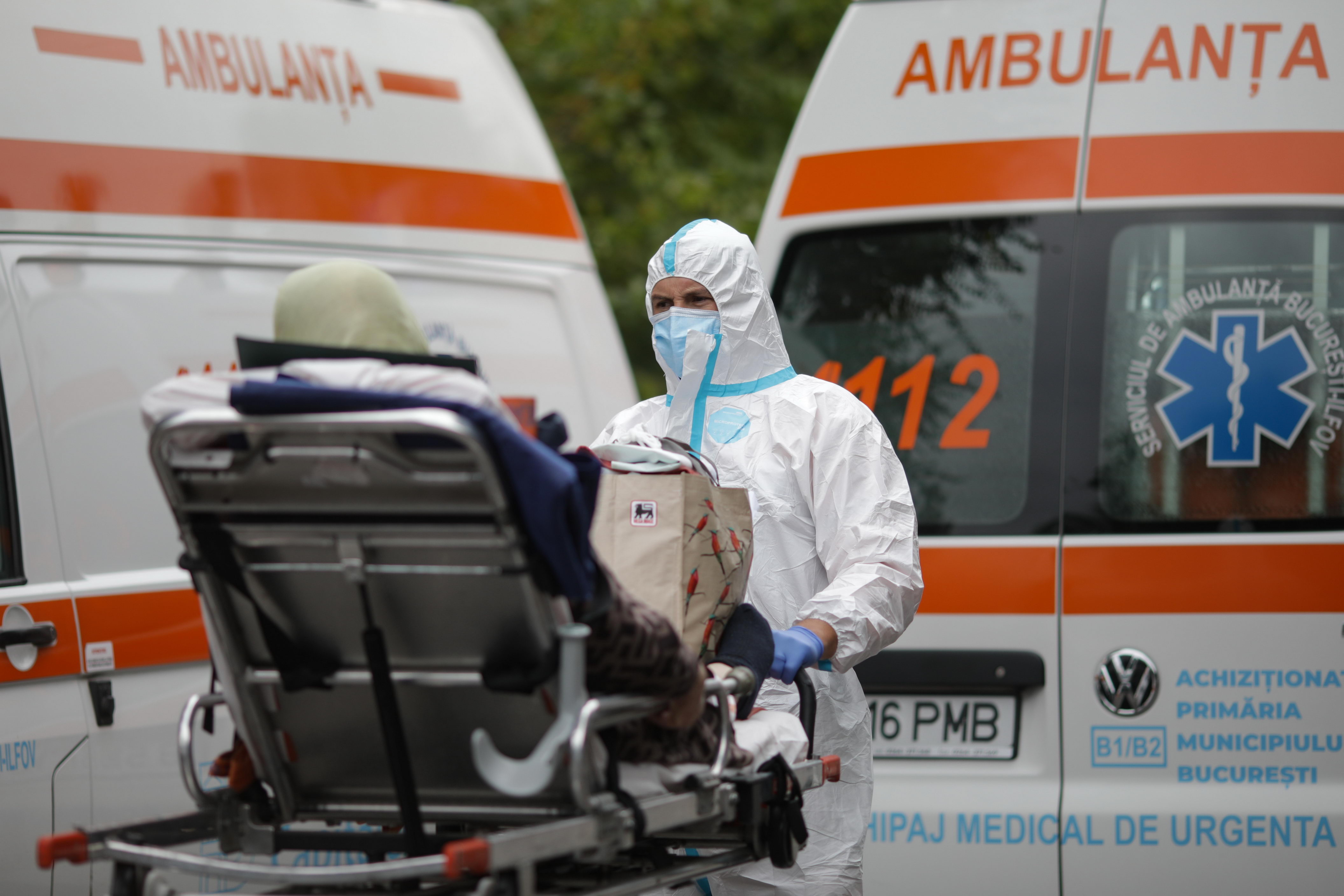 Ambulanţele private vor răspunde la 112 pentru a ajuta sectorul public în pandemia de Covid