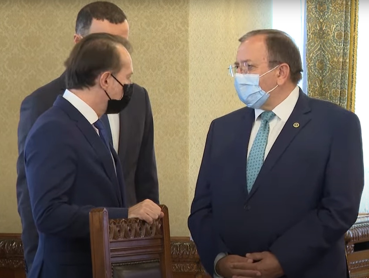Ce au vorbit delegații liberali înainte de consultările cu Iohannis. „Îmi place că toată lumea are cravată albastră”