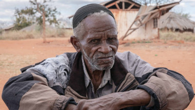 un bătrân dintr- comunitate locală din Sahel
