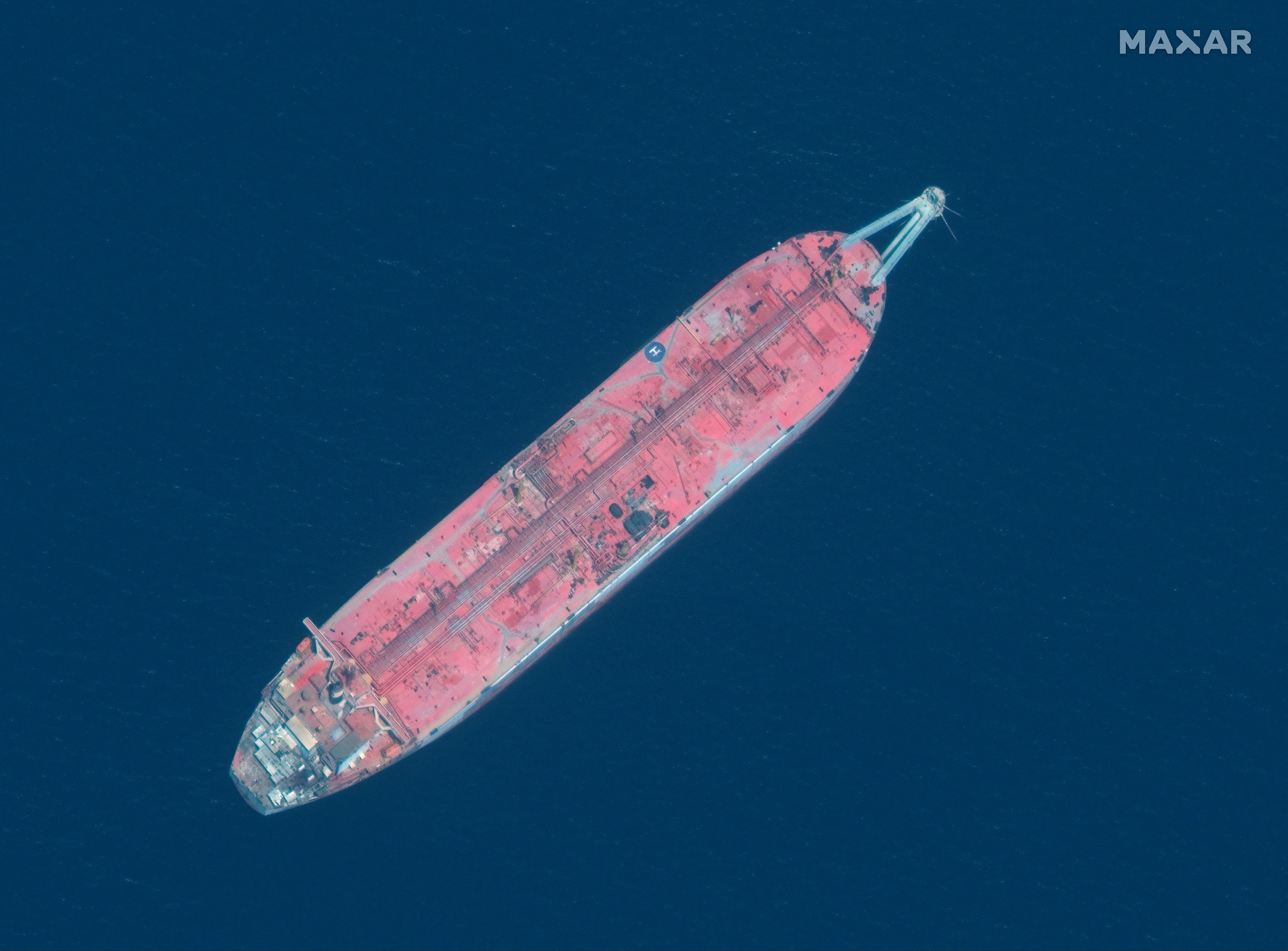 Un petrolier abandonat în Marea Roșie de 4 ani cu o cantitate uriașă de petrol la bord ar putea lăsa milioane de oameni fără apă