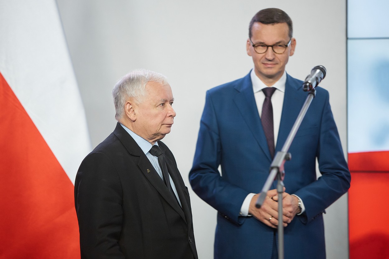 Kaczynski, liderul de facto al Poloniei, urmează să renunțe la postul din guvern pentru a se „devota partidului”
