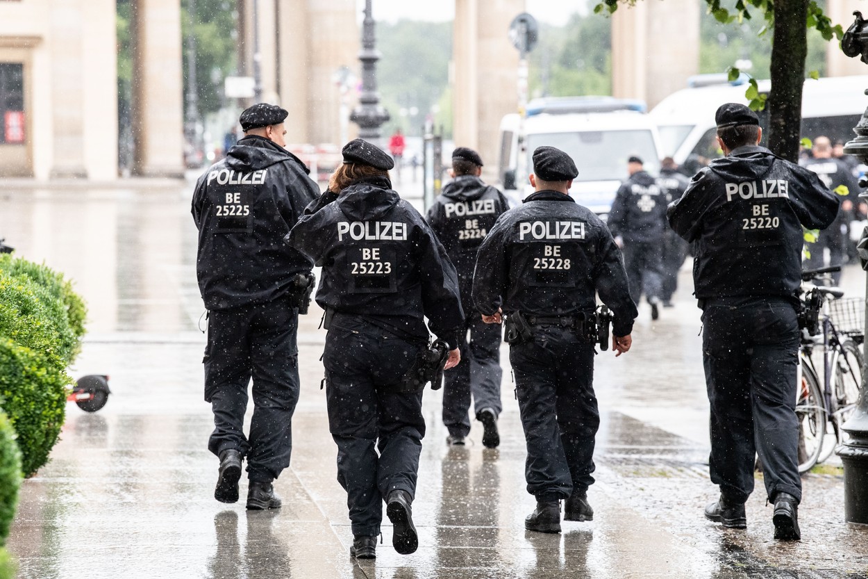 Polițiștii din Hamburg au întrerupt un concert la care participau 800 de persoane și au trimis oamenii acasă