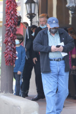 *PREMIUM-EXCLUSIVE* Alec Baldwin seen in Santa Fe with Halyna Hutchins' husband and son following prop gun shooting incident