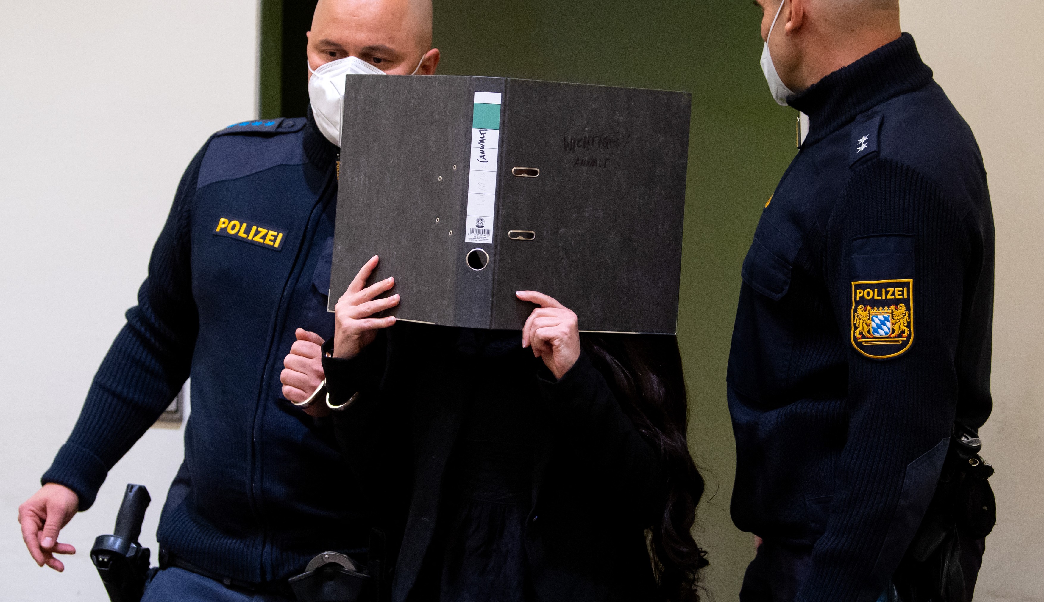 Premieră: O femeie din Germania, fostă „mireasă ISIS”, a fost condamnată pentru că a lăsat o fată înrobită să moară de sete