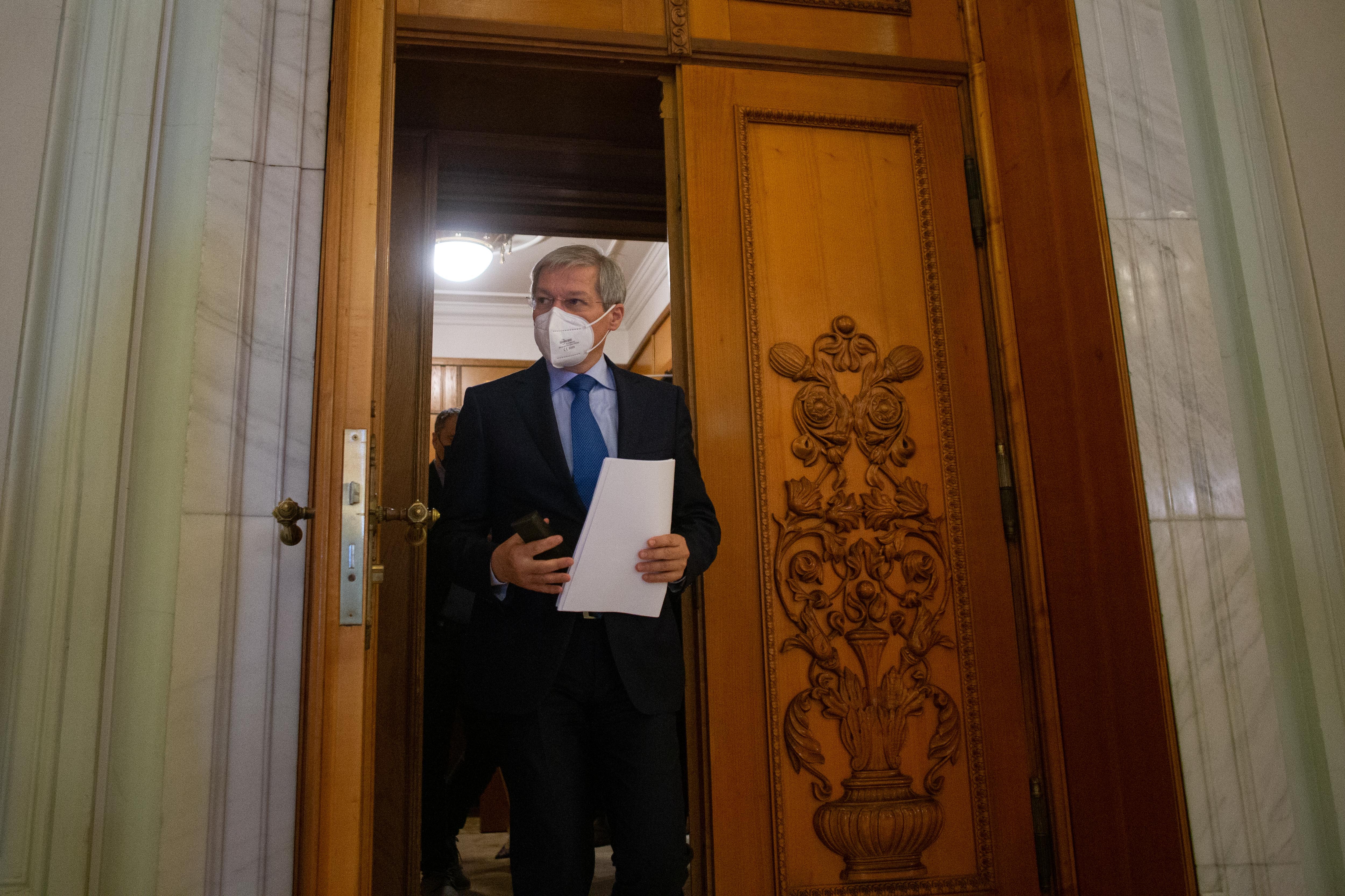 Ciucă l-a întrebat pe Cioloș în ce condiții ar negocia o refacere a coaliției. Cioloș: Avem patru condiții. A spus că va transmite PNL