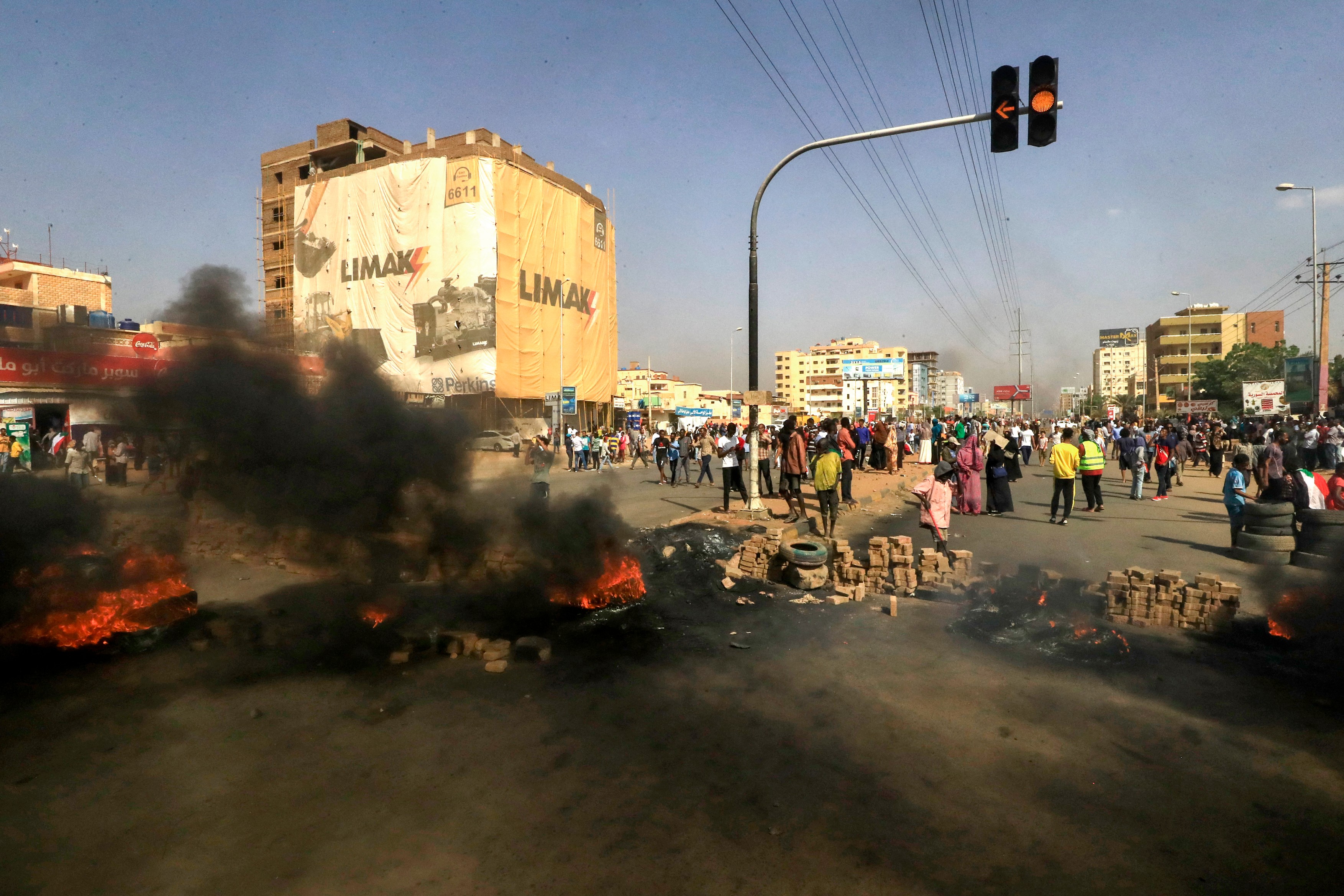 Lovitură de stat în Sudan. Premierul a fost arestat și dus într-o locație secretă. Zborurile au fost suspendate și internetul oprit