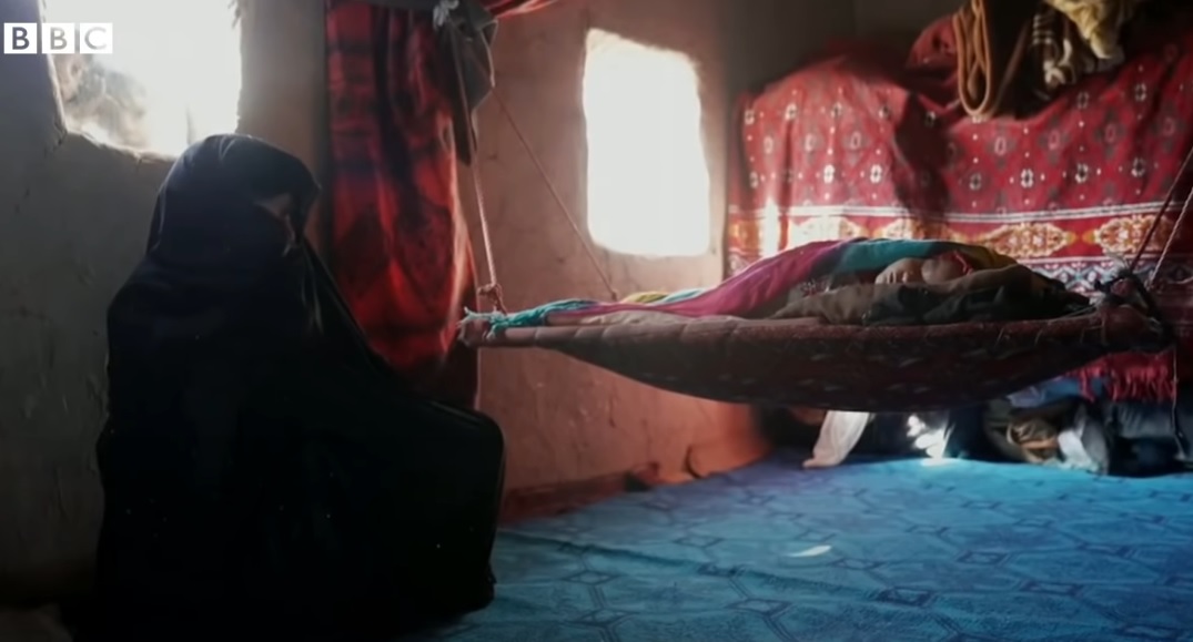 Foametea din Afganistan duce la situații cumplite. O familie rămasă fără nimic de mâncare și-a vândut fetița pentru 500 de dolari
