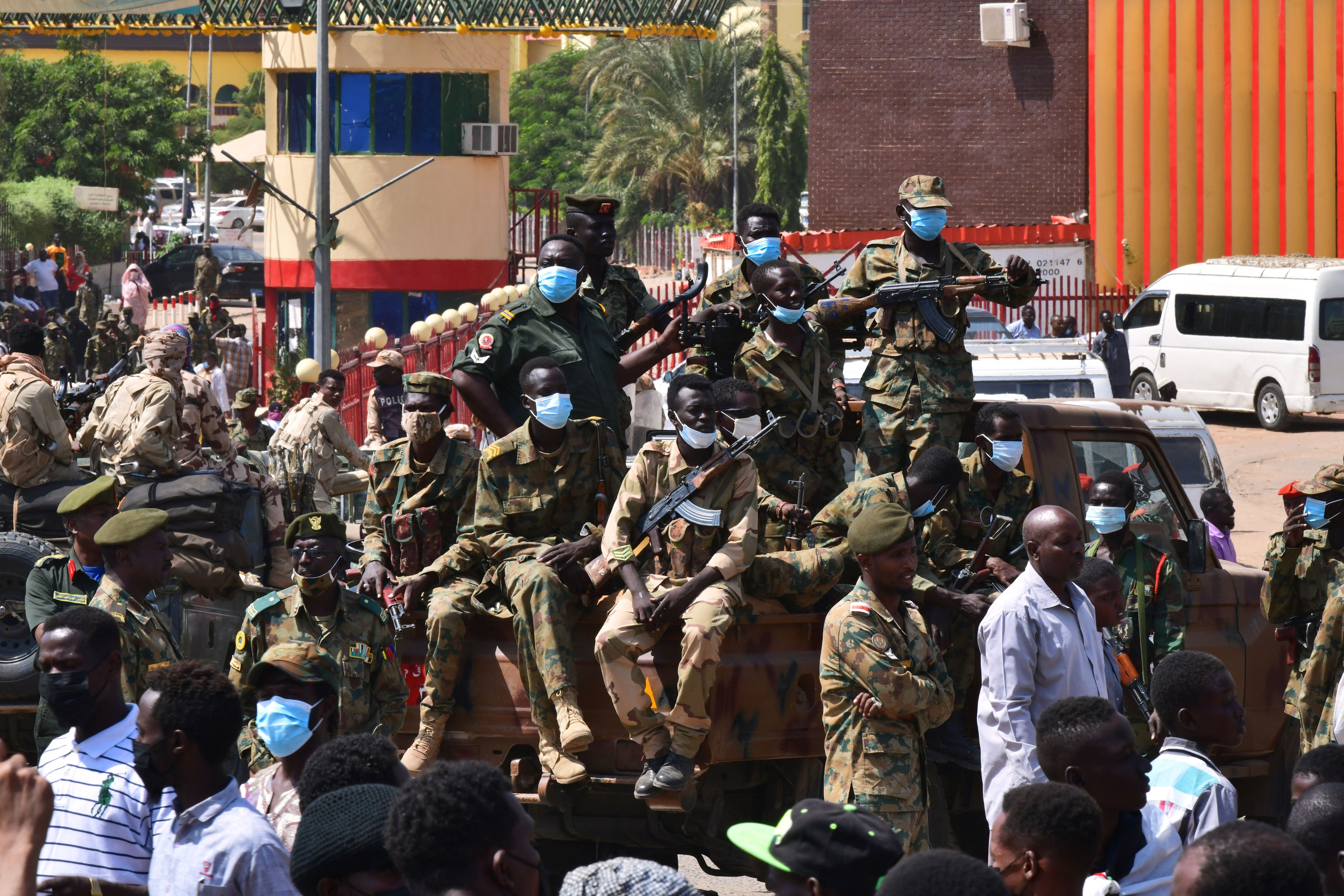 Cel puțin șapte oameni au murit și 140 au fost răniți în Sudan după ce armata a deschis focul împotriva protestatarilor