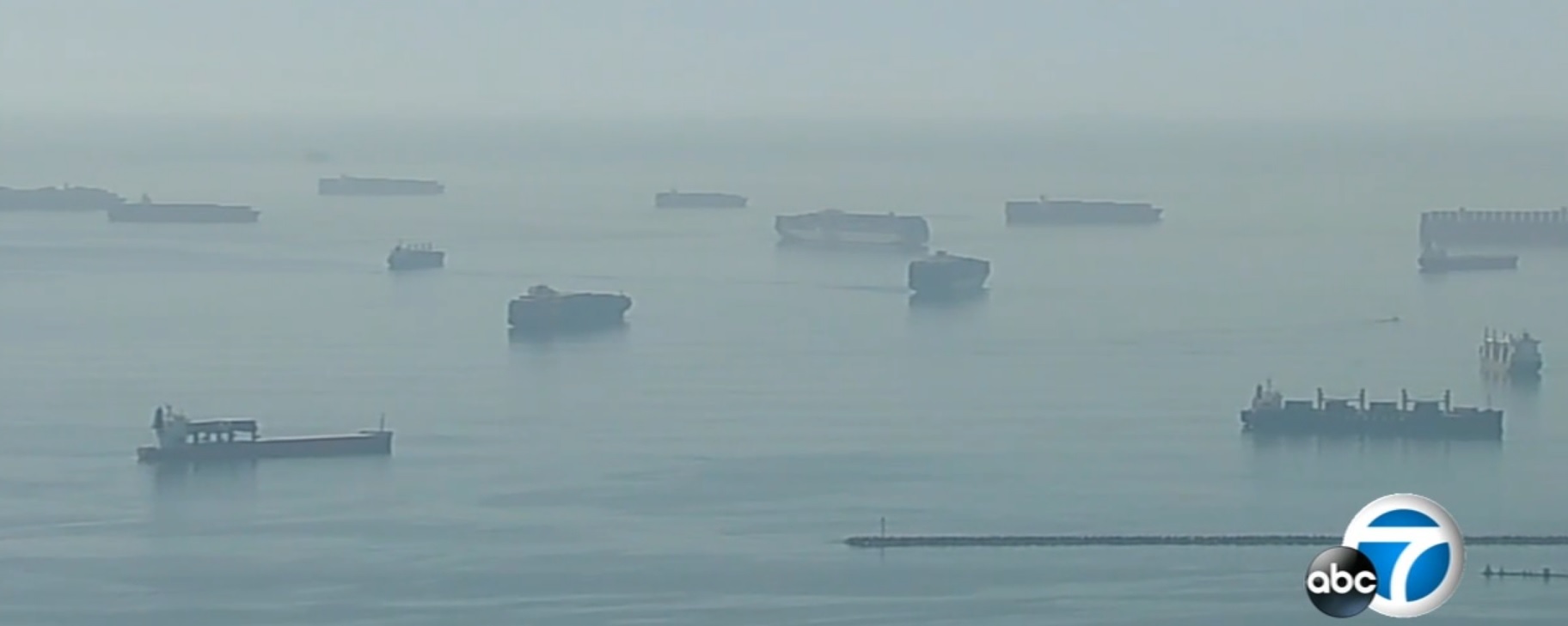 Imaginea unei crize fără precedent. Număr record de nave cu mii de containere blocate în portul Los Angeles