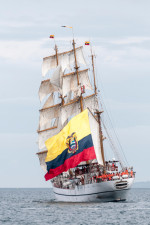 Belfast, Northern Ireland. 5th July, 2015. The Tall Ship Guayas, training vessel for the Ecuadorian Navy, unfurls a massive flag as she leaves Belfast after four days of festivities en route to Norway for racing. © Stephen Barnes/Alamy Live News
