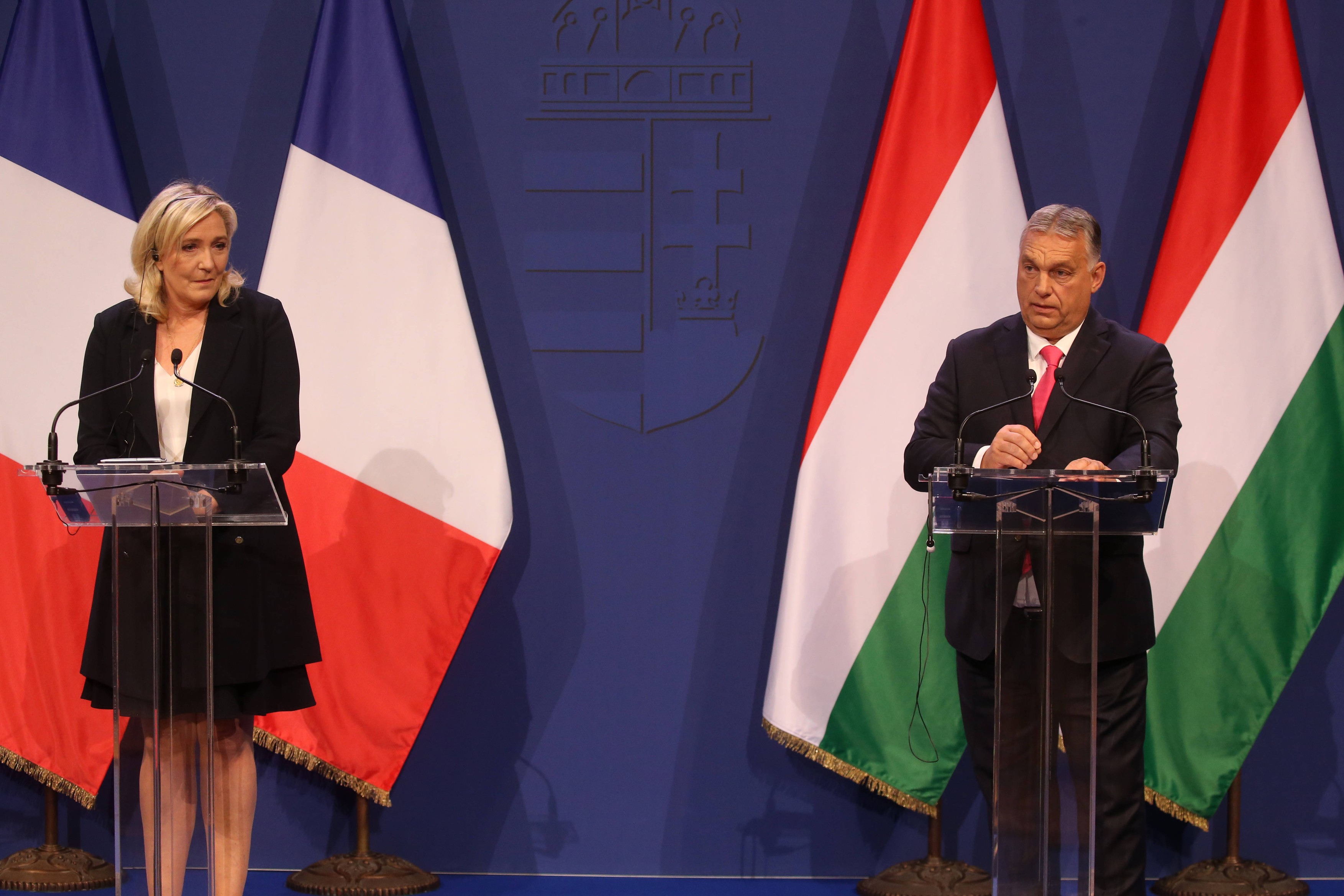 Marine Le Pen a criticat „brutalitatea ideologică” a UE, la întâlnirea sa cu Viktor Orban: „Știe bine că își joacă ultima carte”
