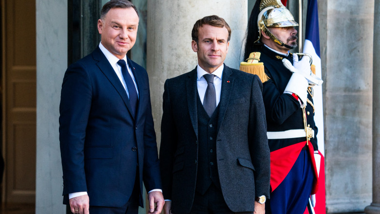 Președintele francez Emmanuel Macron alături de președintele polonez Andrzej Duda la Palatul Elysee.