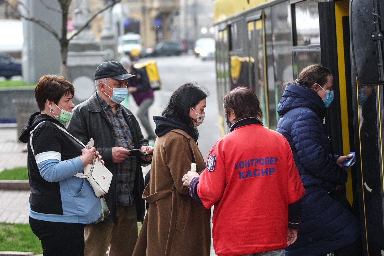Primaria din Kiev a anuntat introducerea permisului sanitar inclusiv pentru transportul public