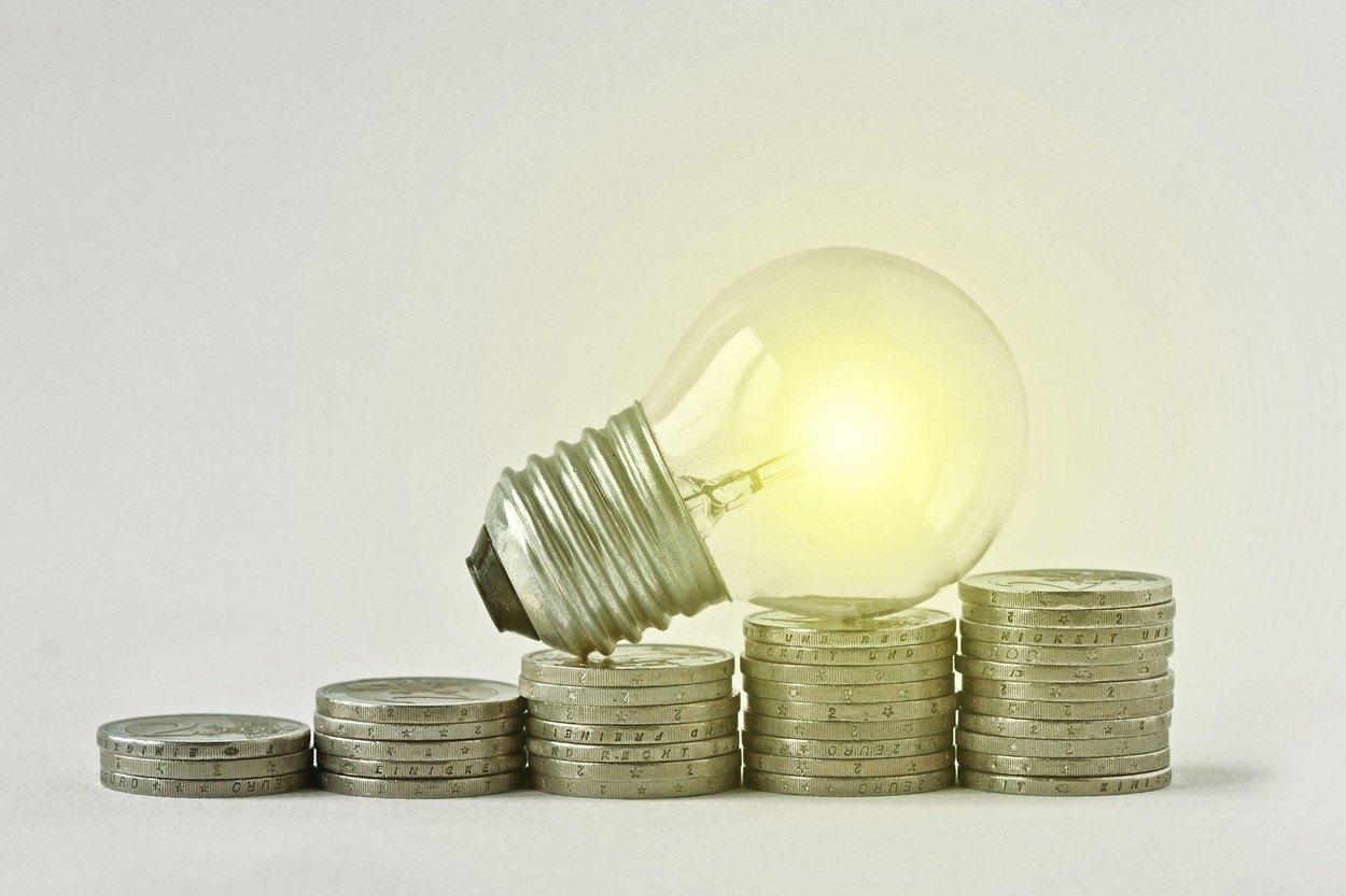 Cât vom plăti pentru energie și gaz în această iarnă. Legea privind plafonarea prețurilor și compensarea facturilor a fost promulgată