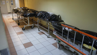 saci cu morti pe holul morgii din spitalul universitar bucuresti
