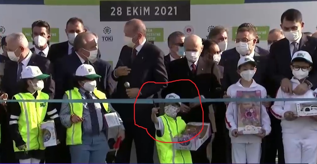 VIDEO. O fetiță i-a stricat lui Erdogan momentul festiv atent pregătit