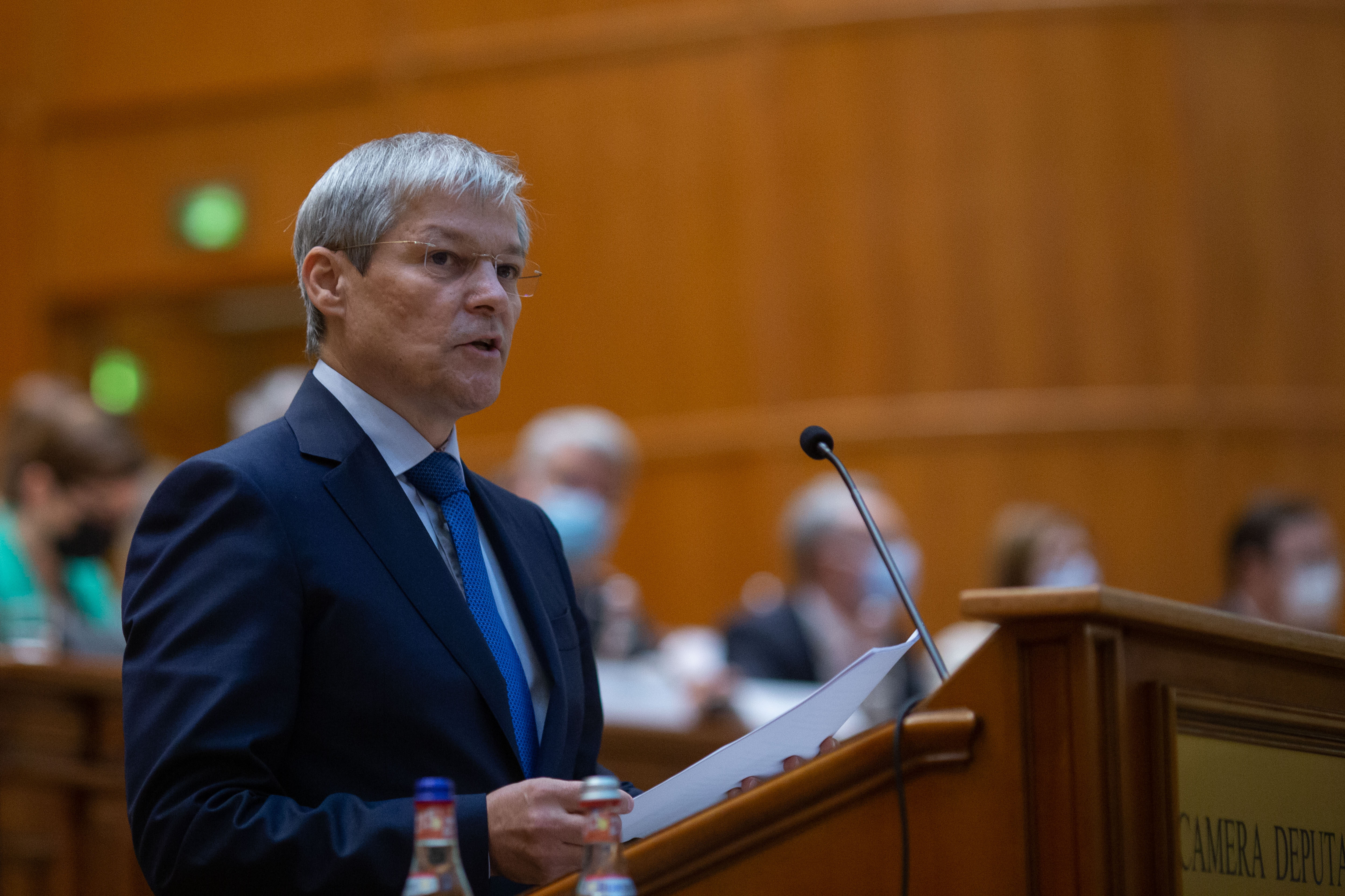 Guvernul Cioloș a fost respins la votul din Parlament