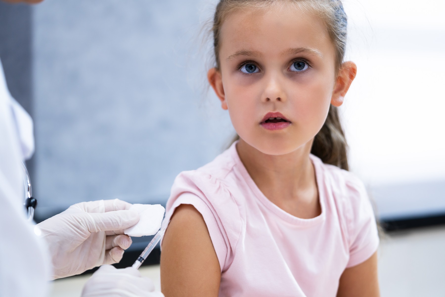 Moderna anunţă că vaccinul său anti-COVID este eficient şi sigur la copiii cu vârste între 6 şi 11 ani