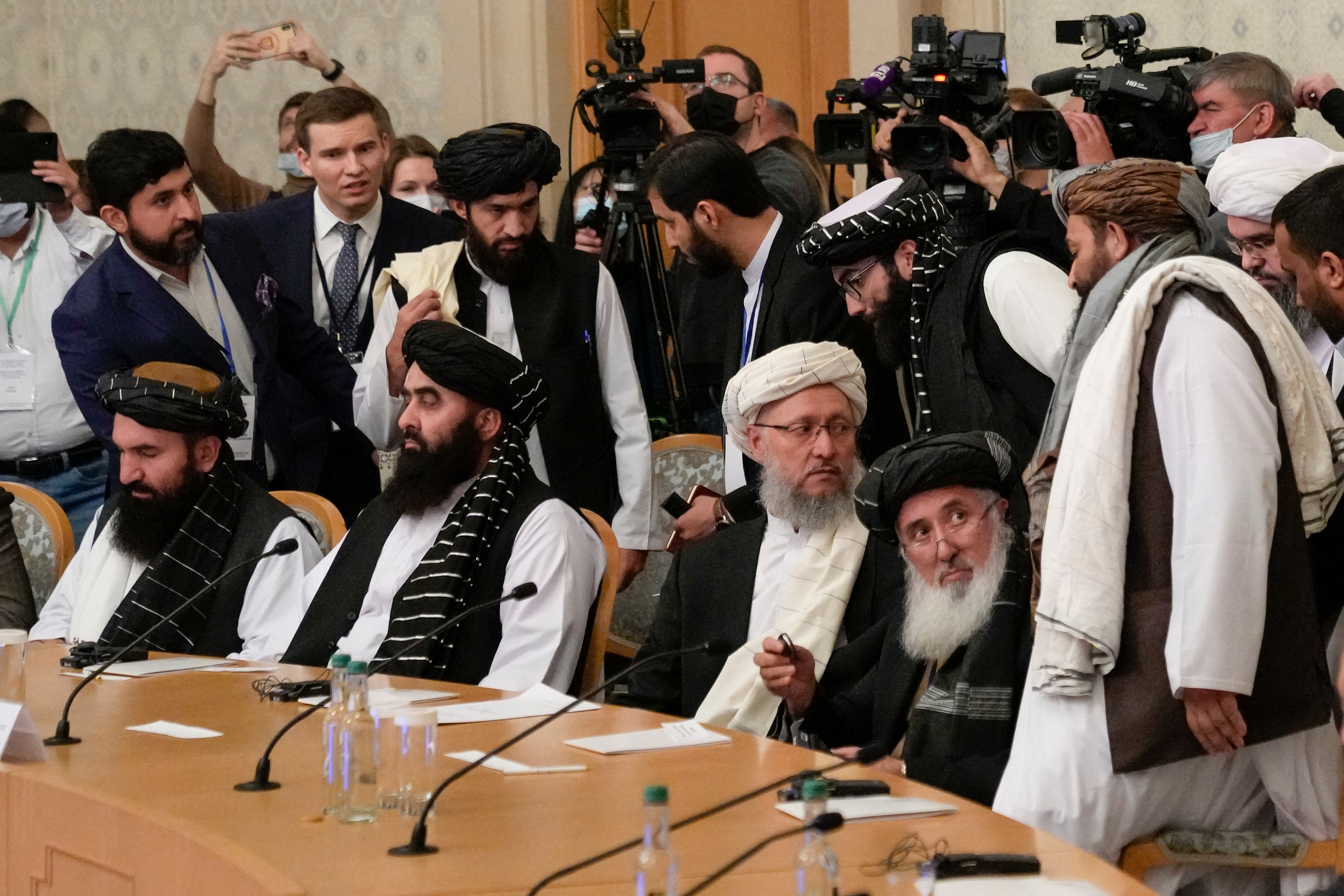 Rusia, China şi Iranul vor să colaboreze cu talibanii în Afganistan pentru a asigura stabilitatea în regiune