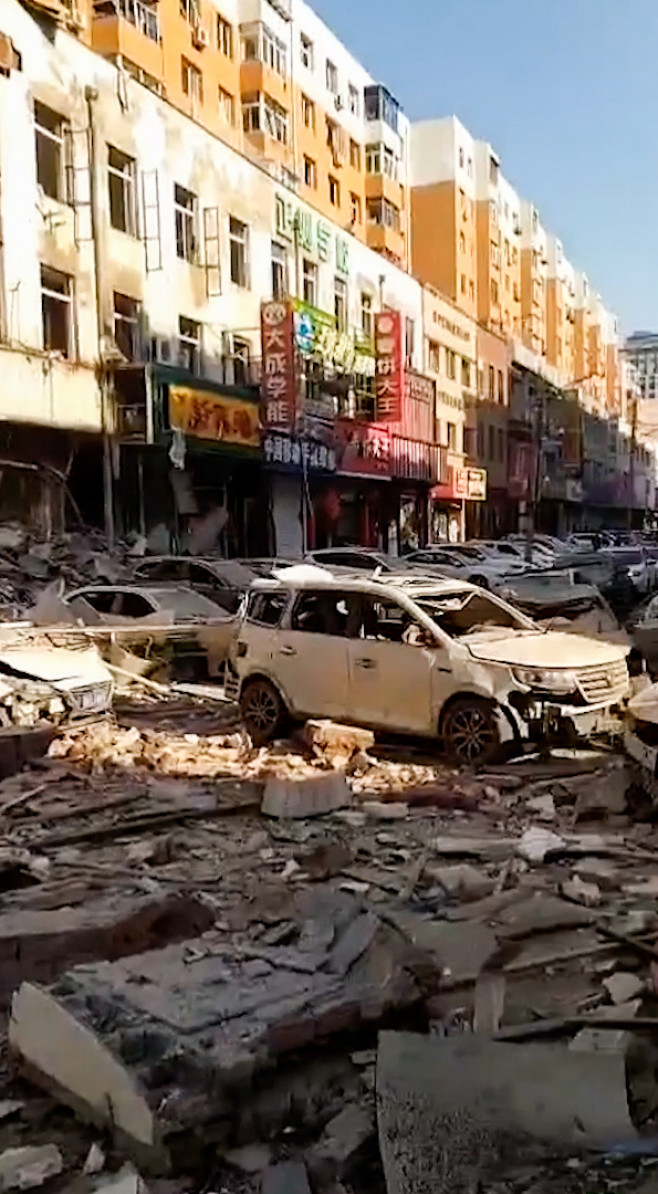 China gas explosion kills one person and injures 33