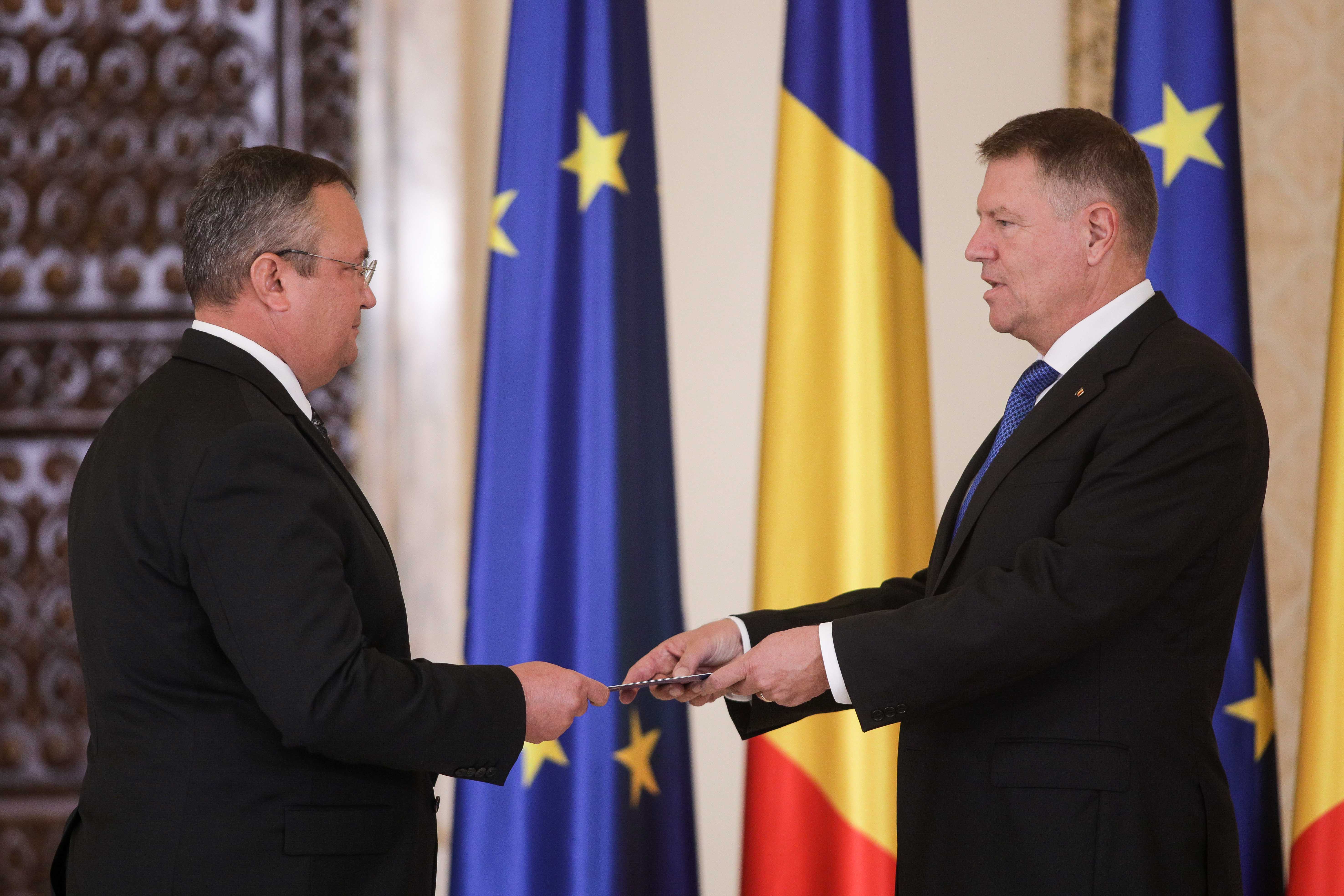 Președintele Iohannis consideră „corectă şi necesară” decizia premierului Ciucă de a solicita analizarea tezei sale de doctorat