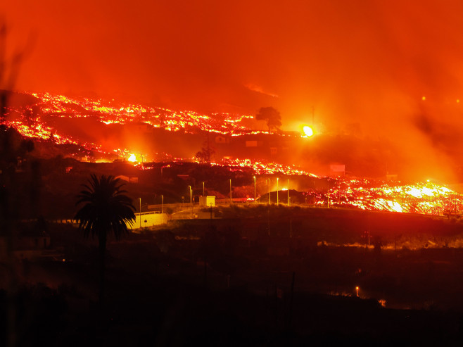 UK: Cumbre Vieja Volcano eruption, La Palma Canary Islands