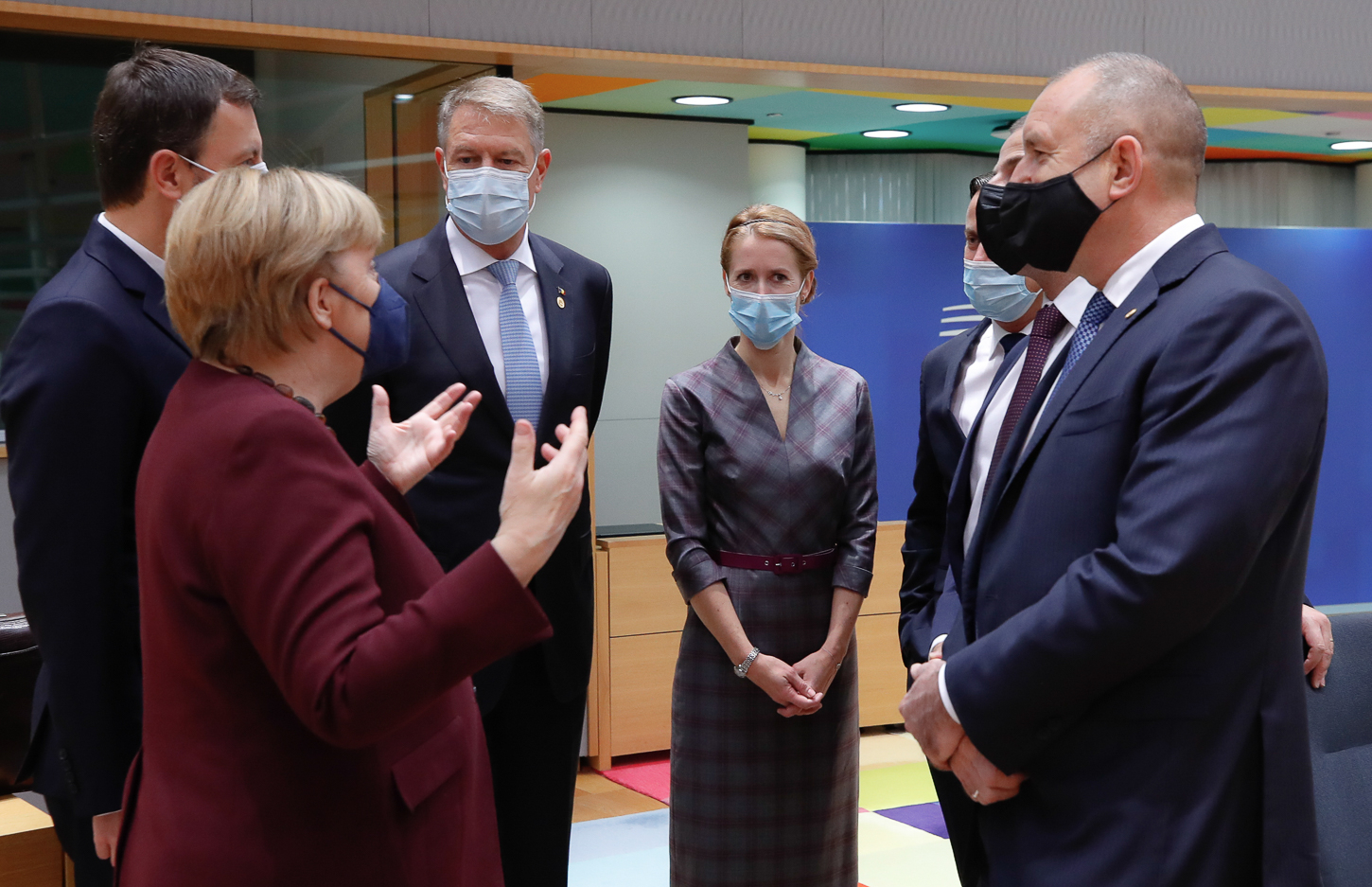 Iohannis a cerut în Consiliul European ca România să intre cât mai curând în Schengen. El a spus că țara a acționat 10 ani ca un membru