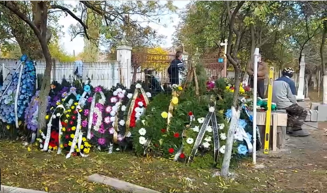 Un preot de 46 de ani și soția lui, nevaccinați, au murit de COVID. Doi copii au rămas orfani